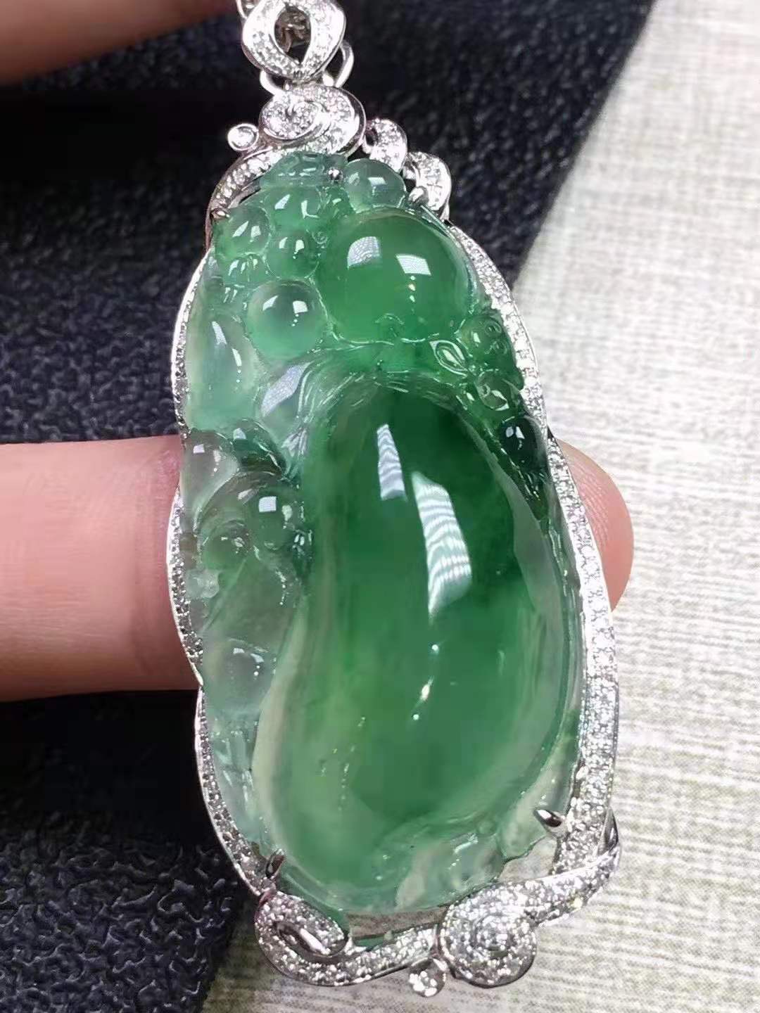 天然翡翠18K金豪镶冰种满色飘花福瓜