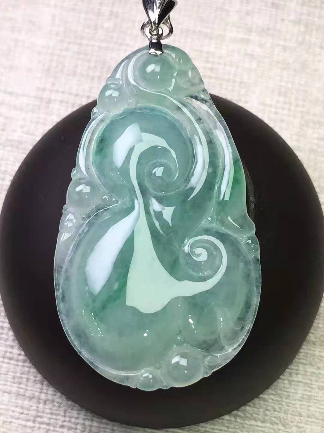 18K金镶冰飘花如意吊坠