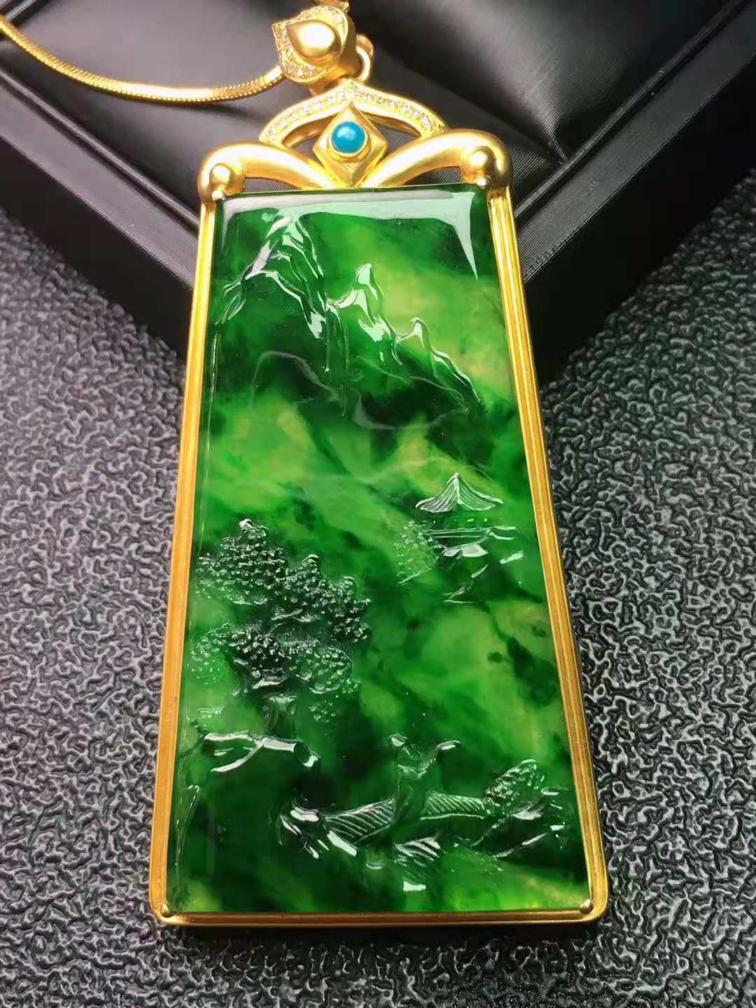 18k金镶冰种满绿山水牌