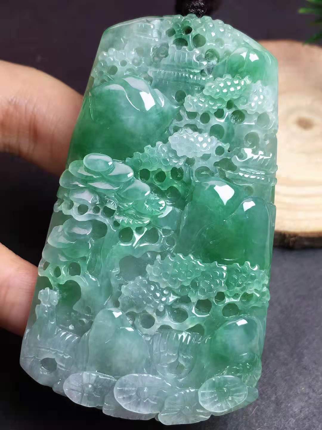 飘绿山水牌
