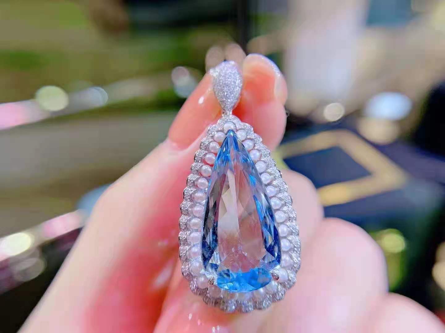 天然圣玛利亚色海蓝宝吊坠