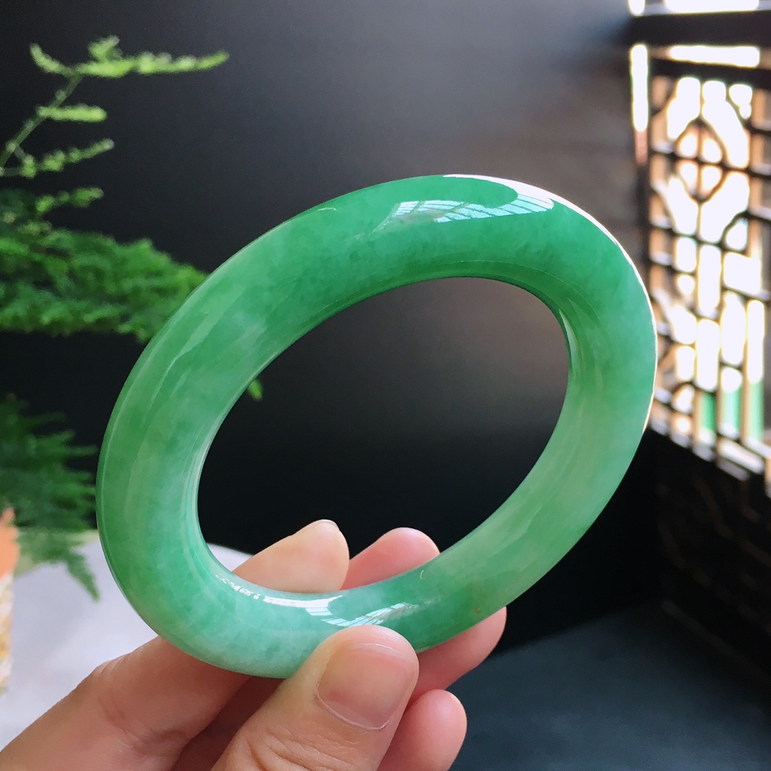 【阳绿圆条手镯】