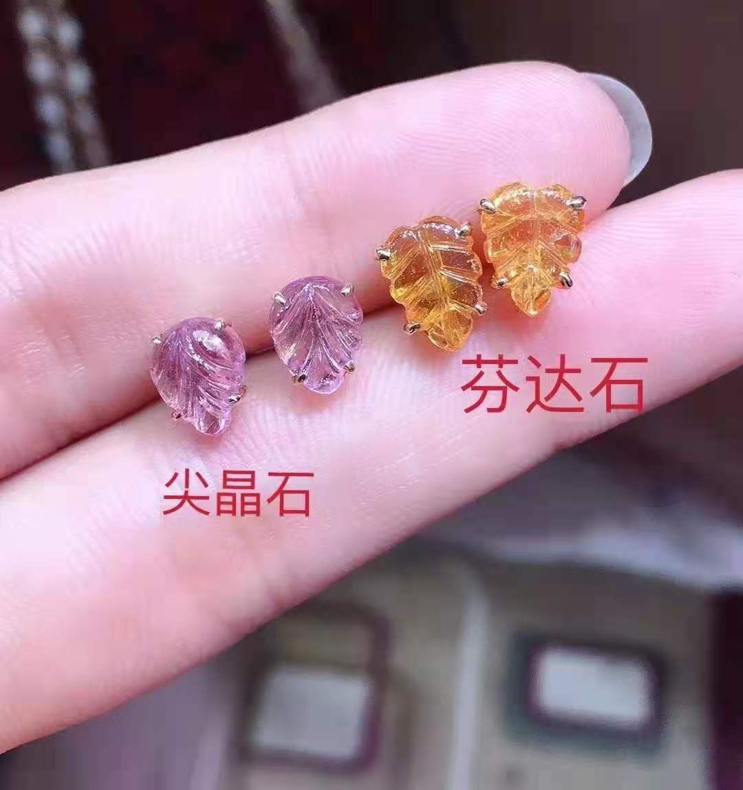 尖晶石，芬达石雕刻18k金耳钉