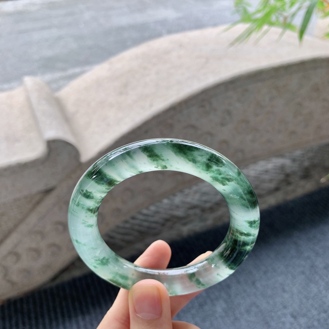 冰飘绿花手镯