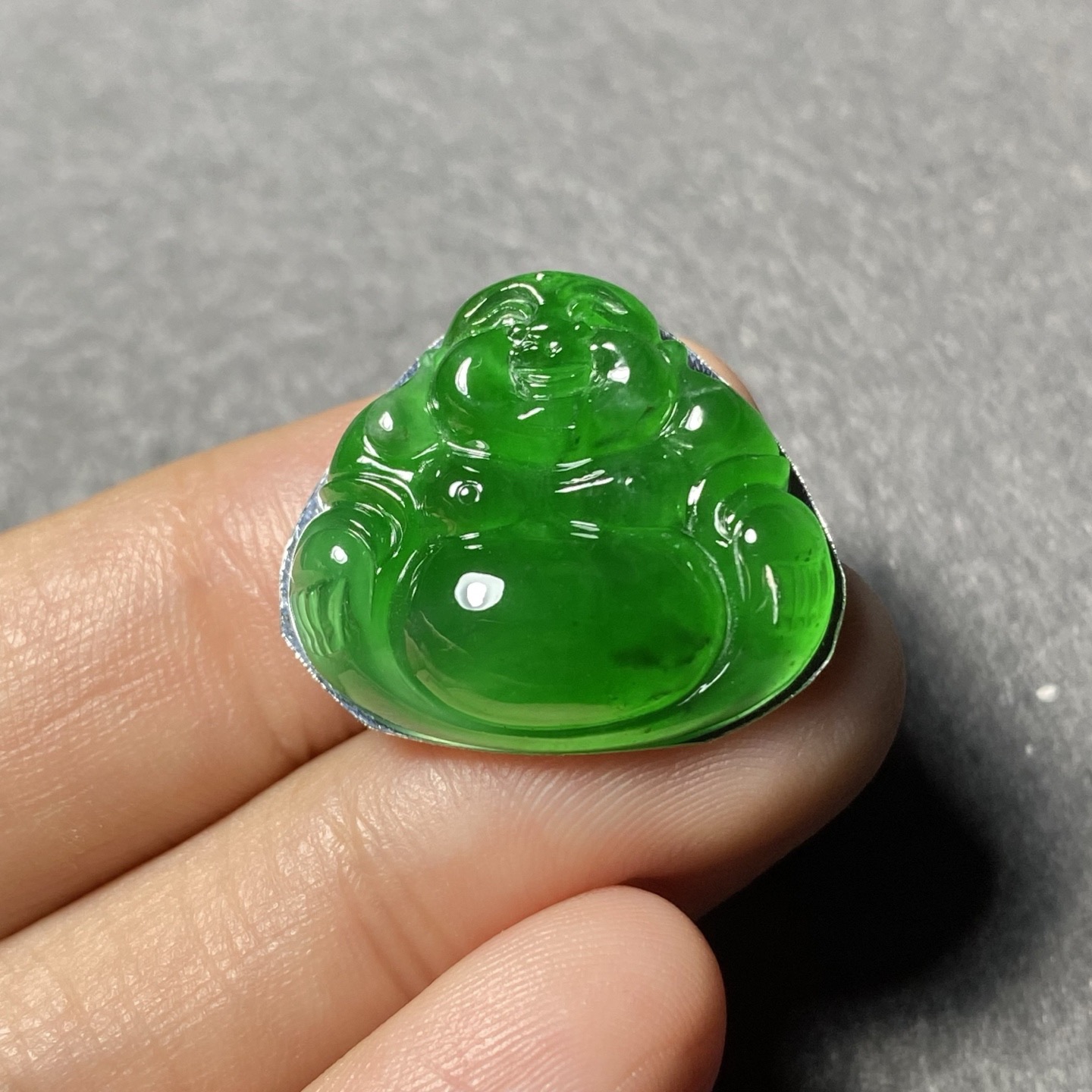 阳绿坐佛