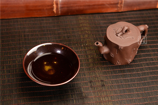 枣红油滴撇口盏1.jpg