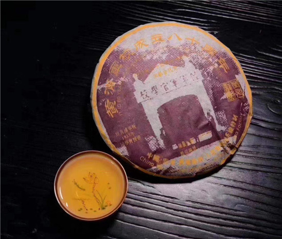 2004年（黄埔军校成立八十周年纪念饼）100534.jpg