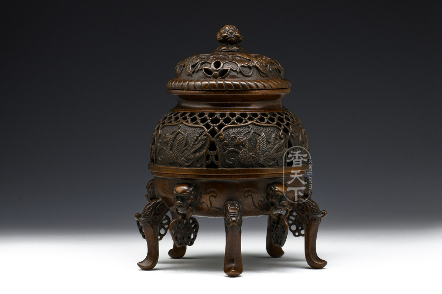 (徐红军 錾刻唐代帝王炉)