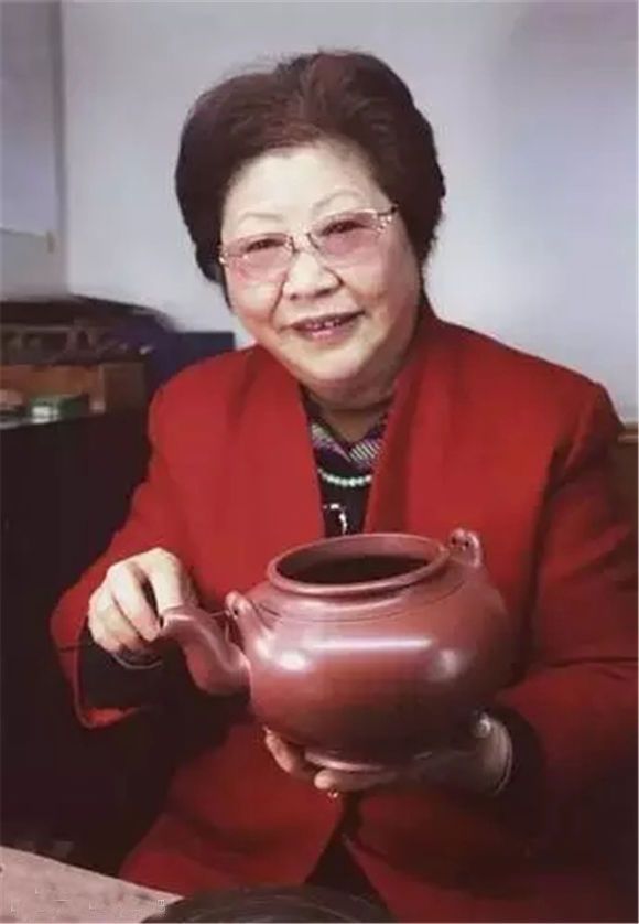 紫砂大师曹婉芬