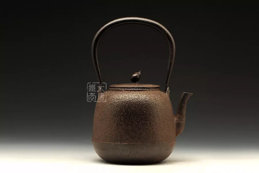 铁壶挑选五大技巧及注意事项:挑选铁壶要注意这些__大唐铁壶